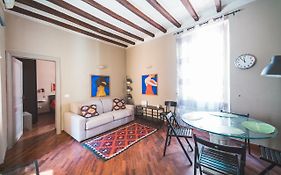 Beautiful apartament 2 minute walk from Colosseum